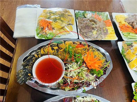 Ảnh đặt tiệc lợn mán ở Hoàn Kiếm