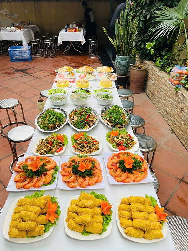 đặt cỗ lợn mán ở Thường Tín