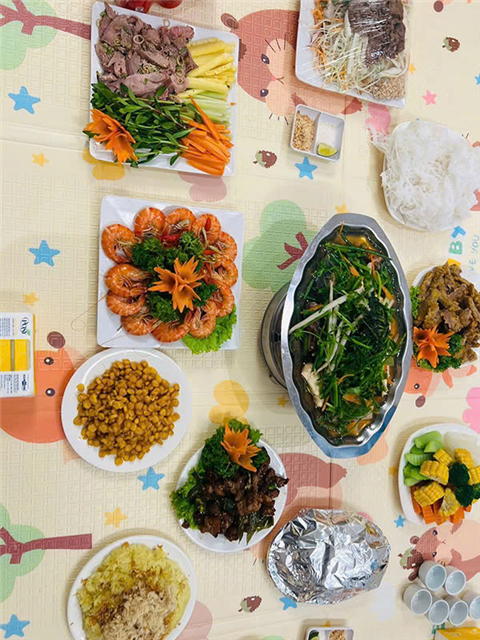 Ảnh đặt cỗ lợn mán ở Chương Mỹ