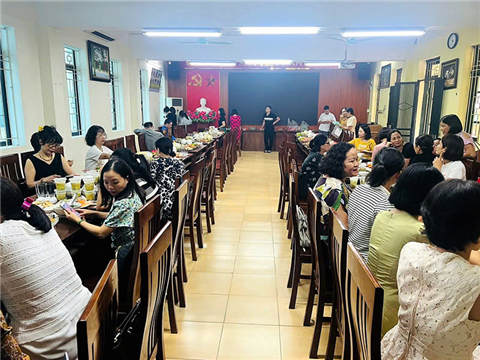 Ảnh đặt cỗ lợn mán ở Ba Vì